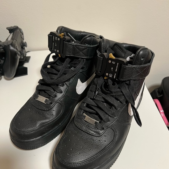 Exclusive Nike Air Force 1017ALYX - Picture 5 of 7